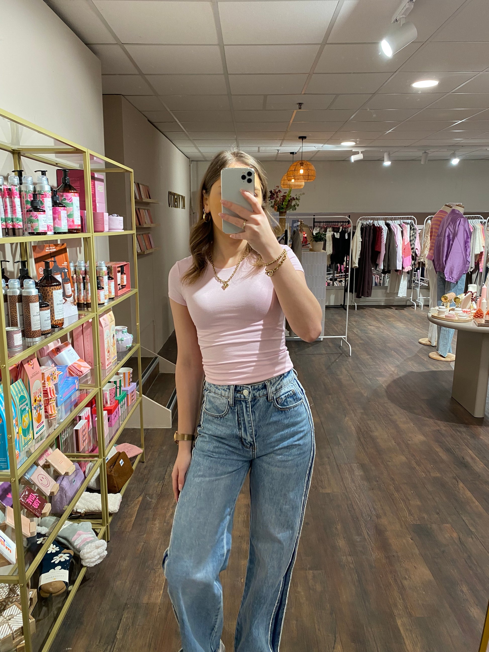 Dubbelgevoerde roze top die niet doorschijnt en prettig draagt.