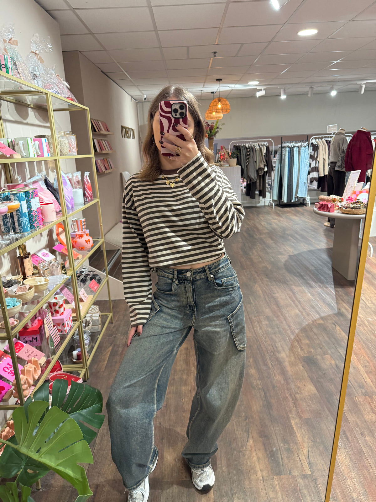 Trendy neutrale gestreepte dames top.