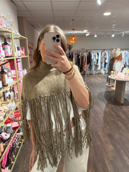 Comfortabele poncho met franjes
