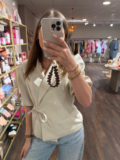 Trendy blazer in lichte kleur voor het voorjaar.