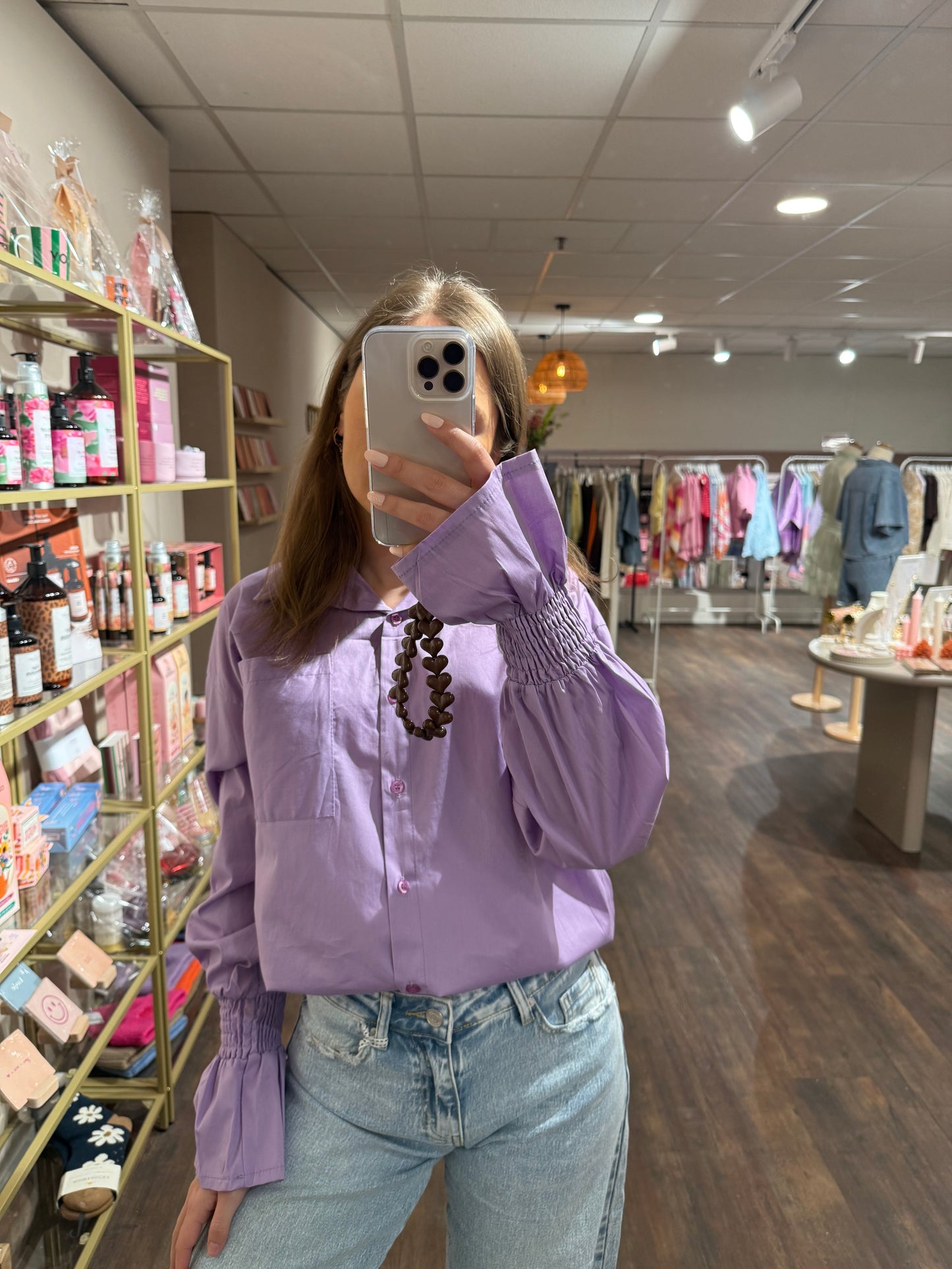 Voorjaars blouse met vrouwelijke pasvorm.
