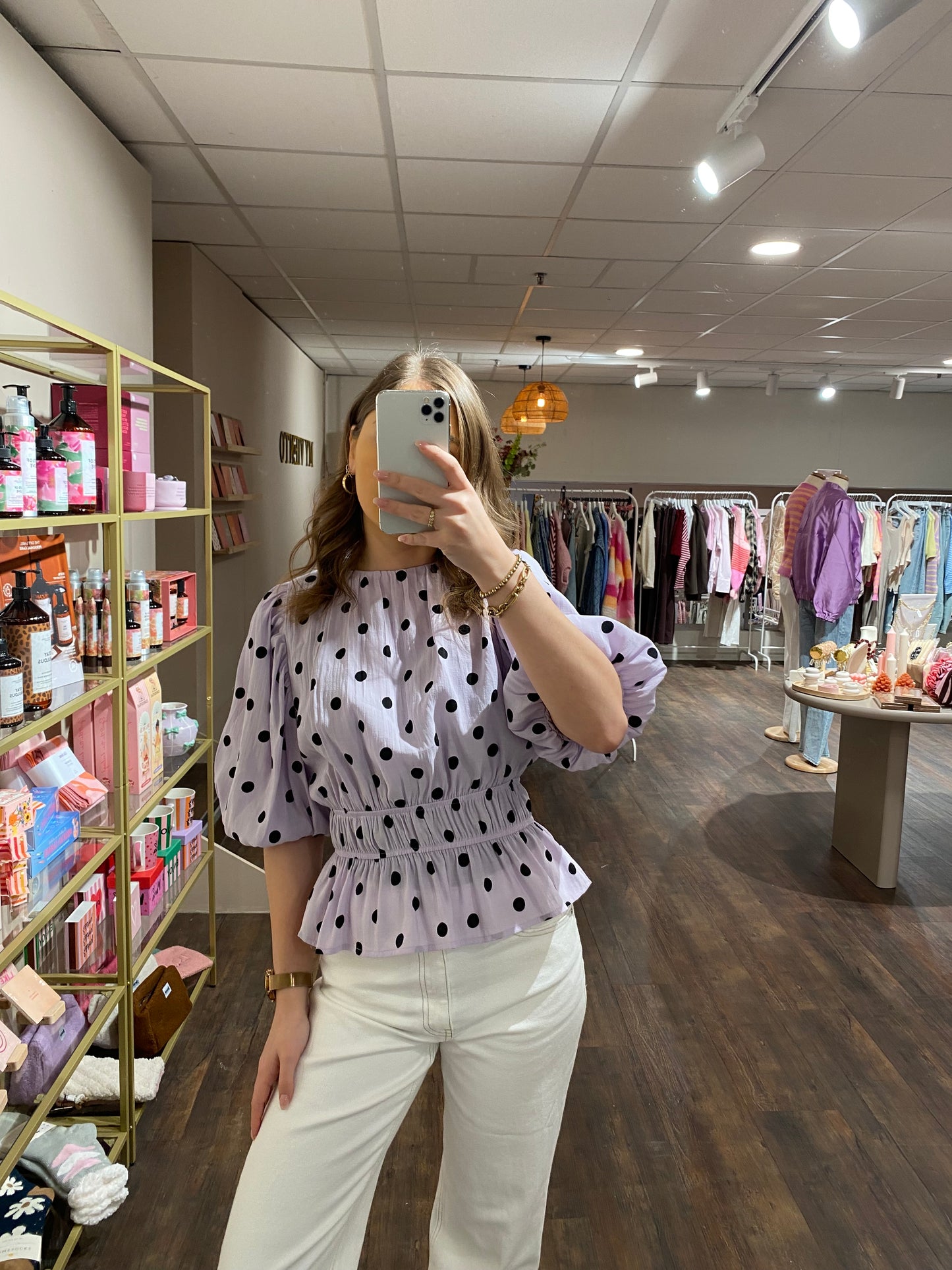 
Stijlvolle top met vrouwelijke pasvorm.
