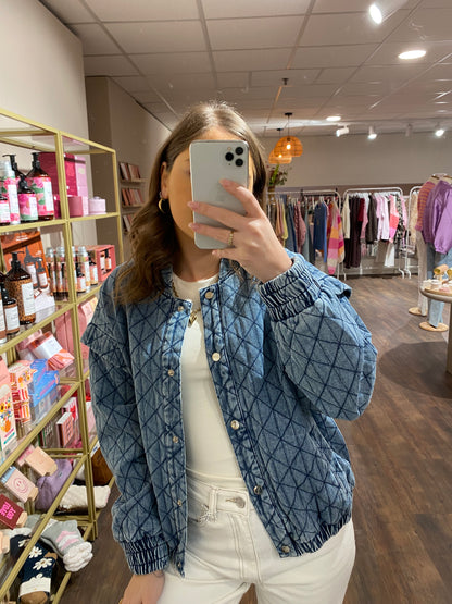 Voorjaarsjas van denim met stijlvol design.