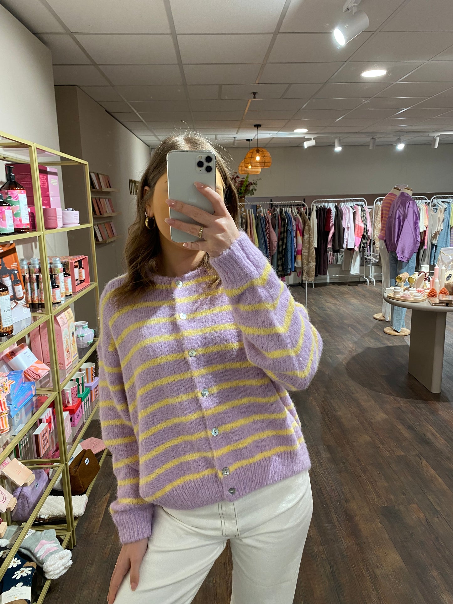 Voorjaars vest in pastel kleuren.