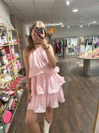Vrouwelijk voorjaarsjurkje in roze 