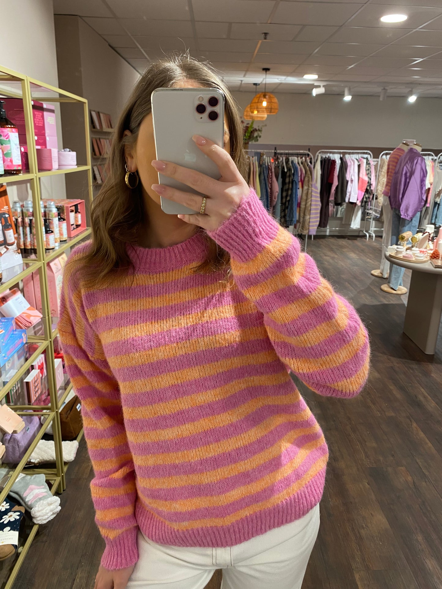 Kleurrijke damestrui met ronde hals.