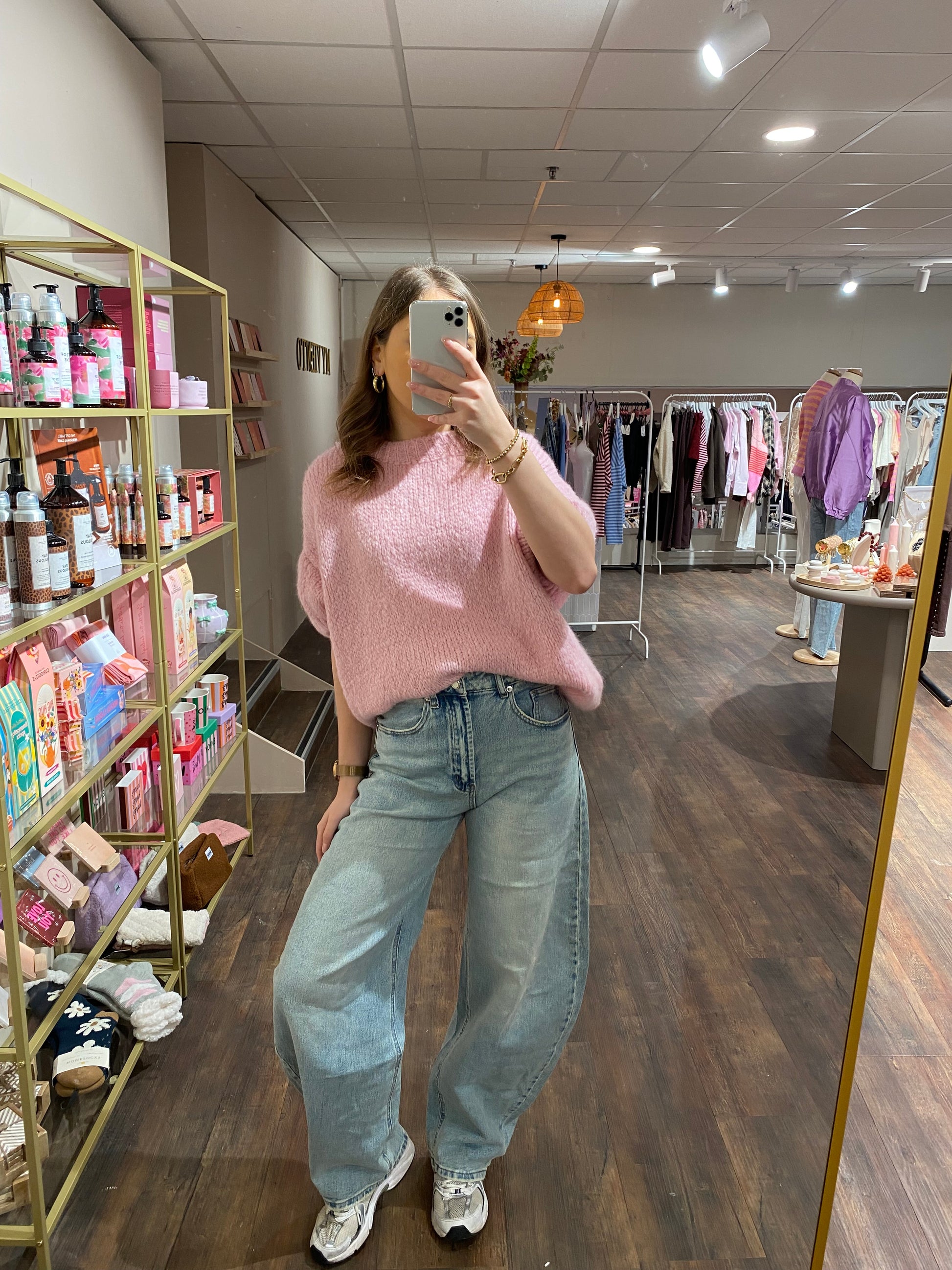 Licht roze truitje ideaal voor voorjaar en zomeravonden.