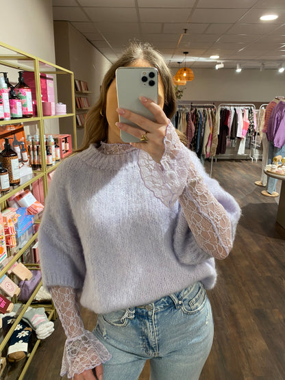 Trui met korte mouwen, perfect te combineren met lace tops.