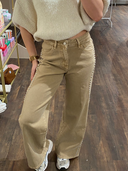 Trendy damesbroek met unieke details.