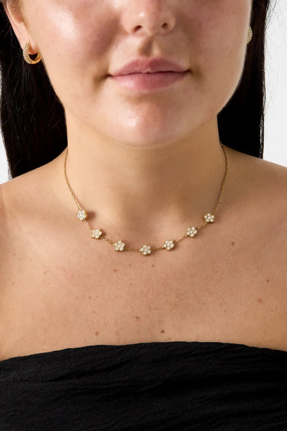 Zirkonia belegde bloemen ketting zilver