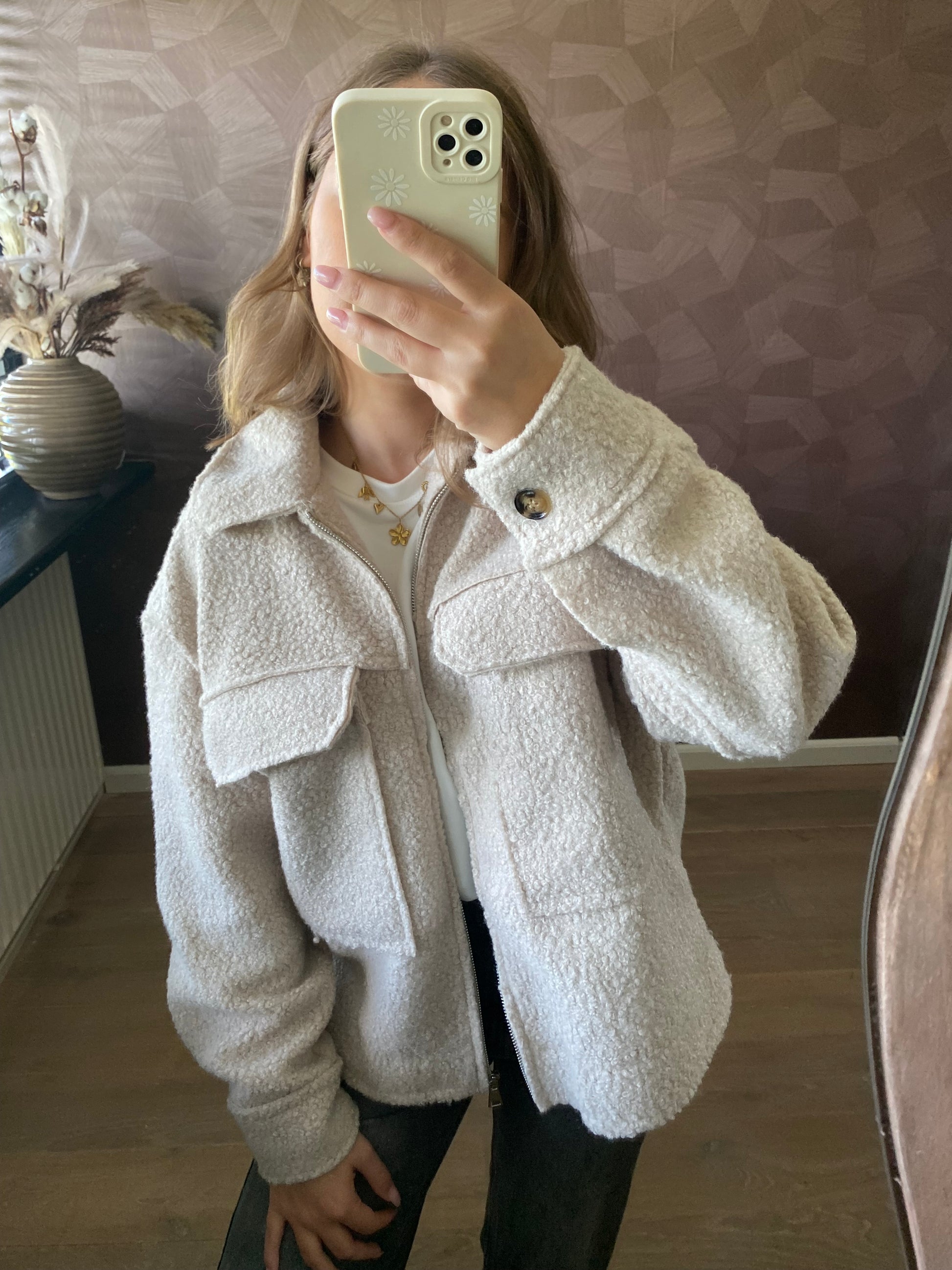 Trendy teddy jas in beige, ideaal voor koude dagen