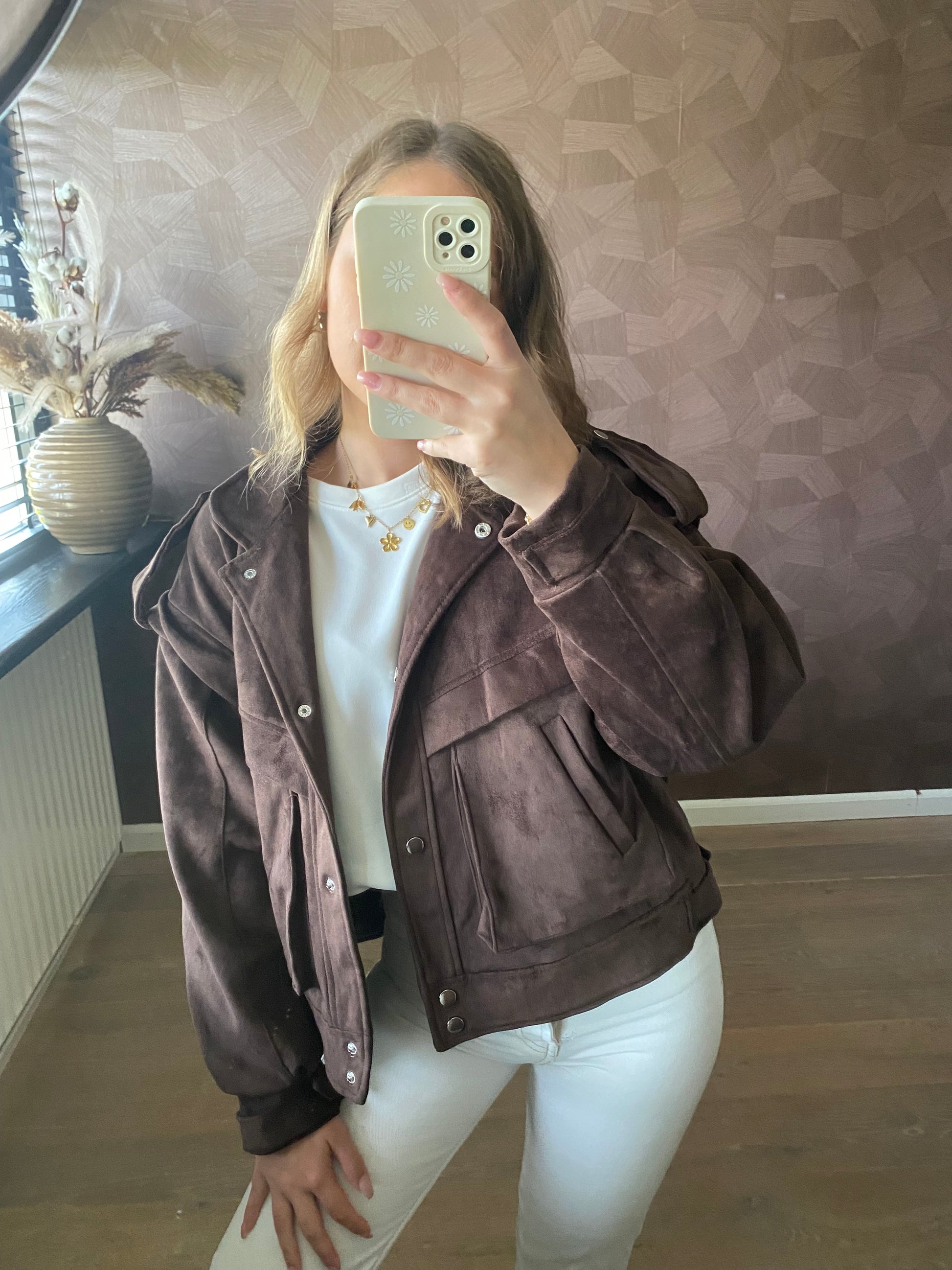 Trendy bruin suède jasje met knoopjes, herfst must-have