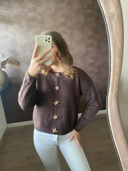 Modieus vest met opvallende gouden knoopjes in zeesterren design