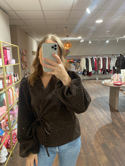 Bruine blazer met visgraatpatroon en strass steentjes, elegant en stijlvol.