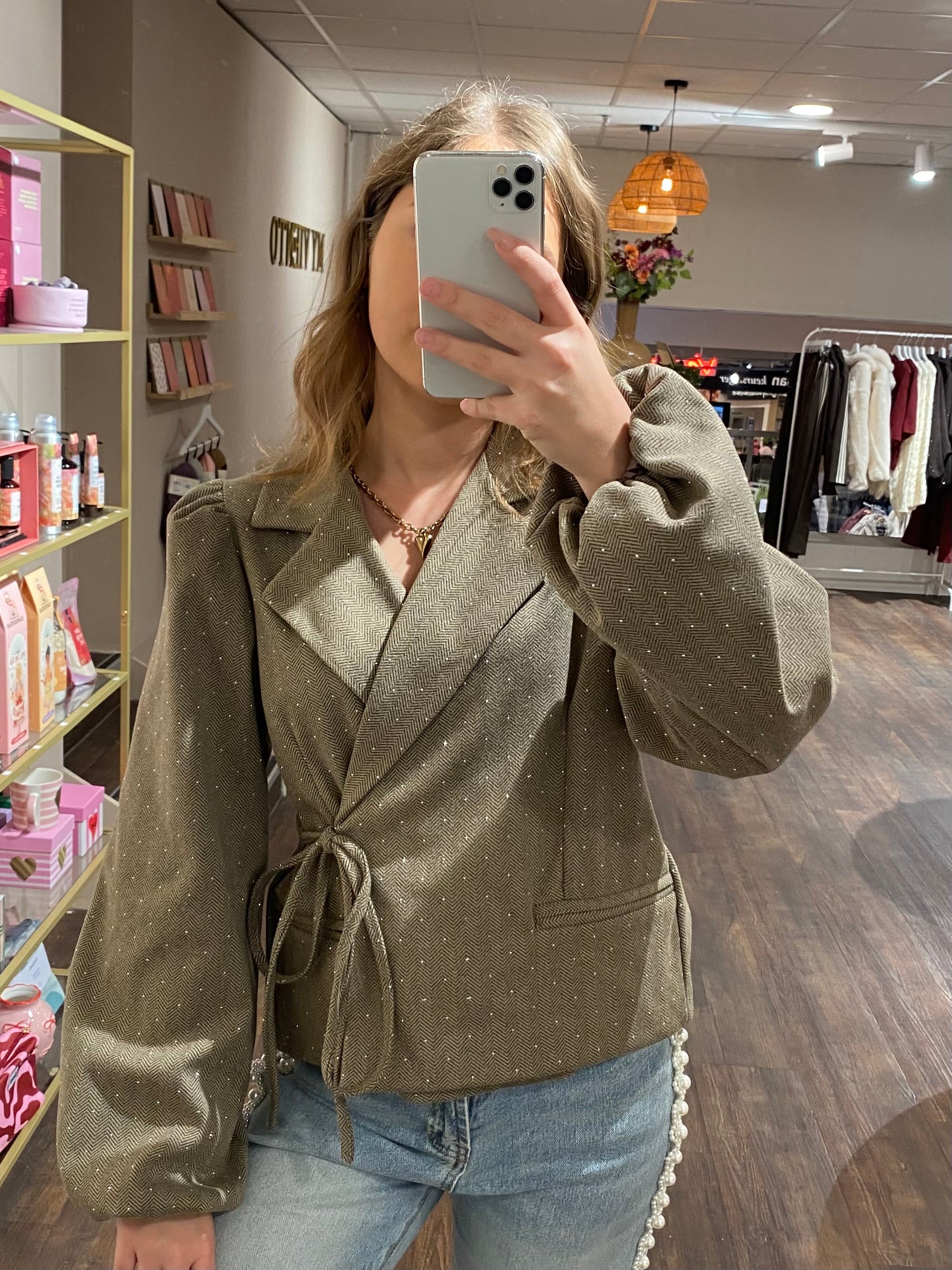 Must-have taupe blazer, tijdloos en perfect voor elk moment van de dag.