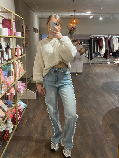 Casual-chic trui in crème, super zacht en makkelijk te combineren.