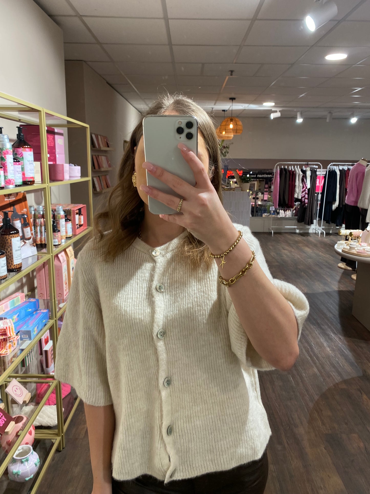 Dames knit cardigan in creme, perfect voor casual of chique looks.