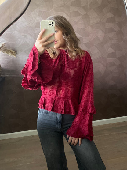 Romantische donkerrode blouse met ruffles voor een elegante look