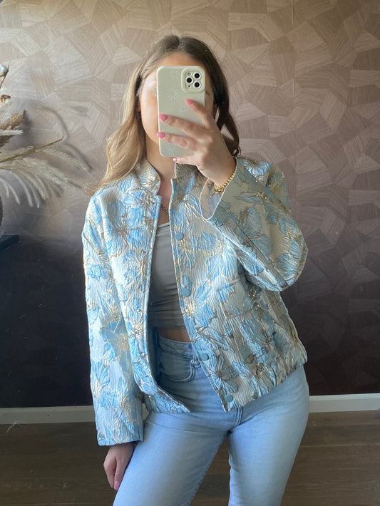 Jacquard bomber met blauwe bloemen en gouden details - uniek en elegant