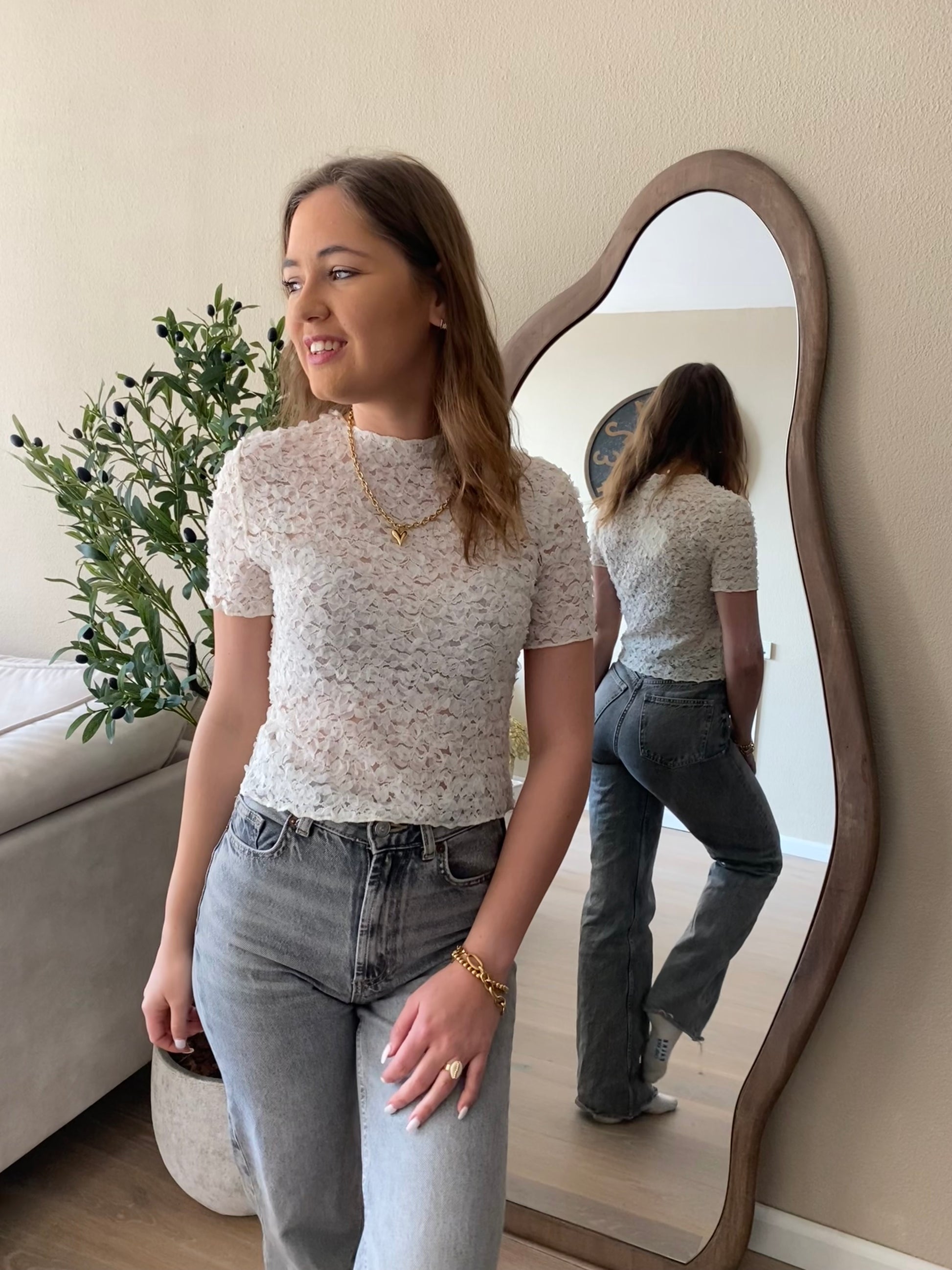 Lichte kanten top met elegante afwerking – draagbaar en stijlvol