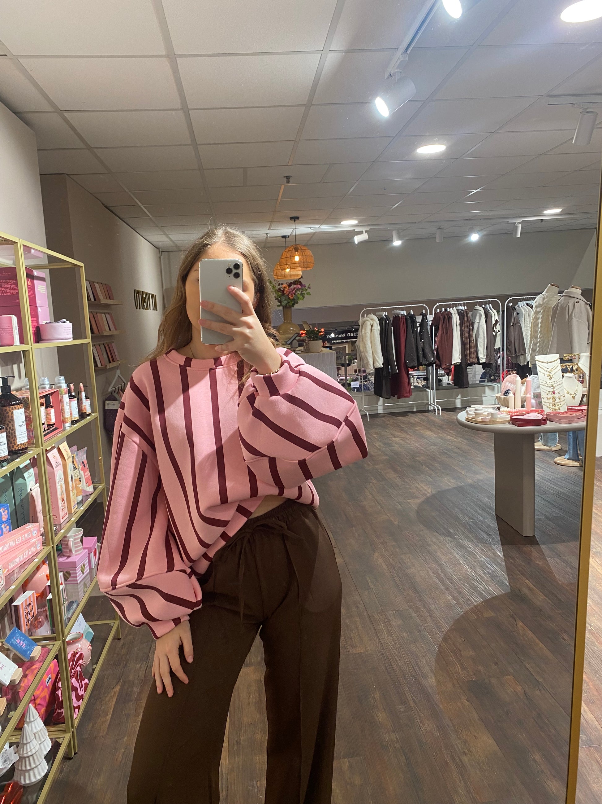 Lekker zachte sweater met strependetail, perfect voor relaxte dagen.