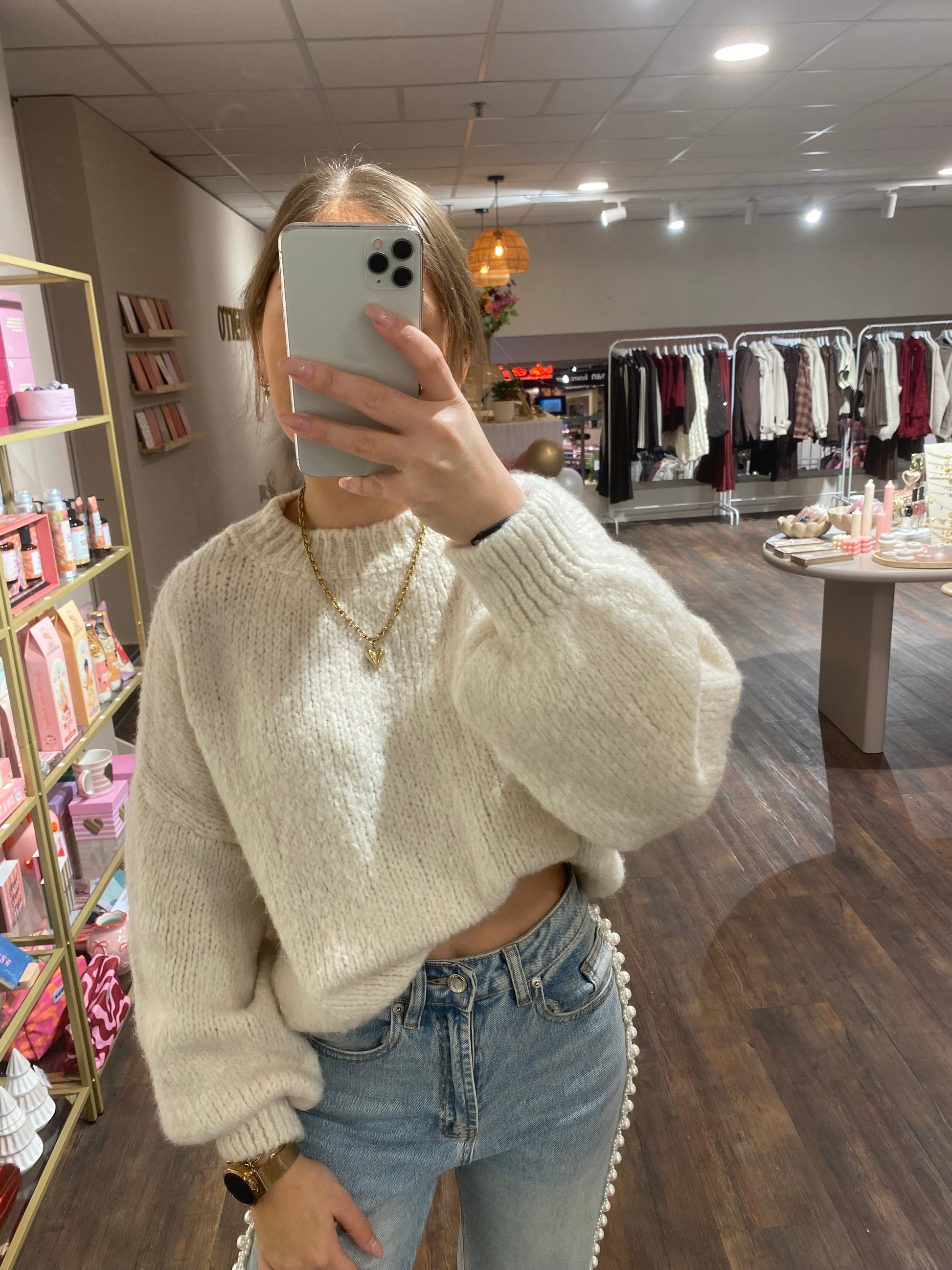 Zachte crème knit, comfy en perfect basic voor dames.